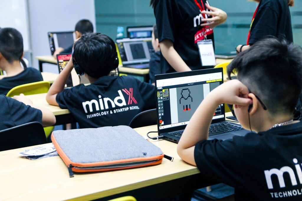 Top-5-coding-schools-for-children-in-hcmc-algorithmics-vietnam-1